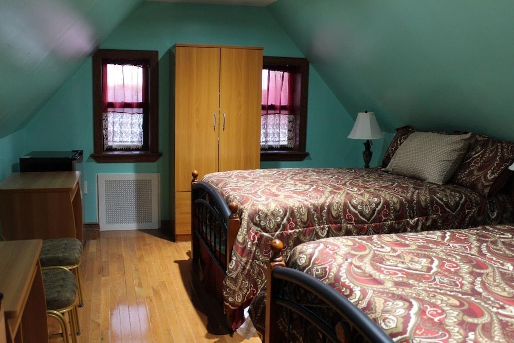 East 42nd Mansion - photo 2