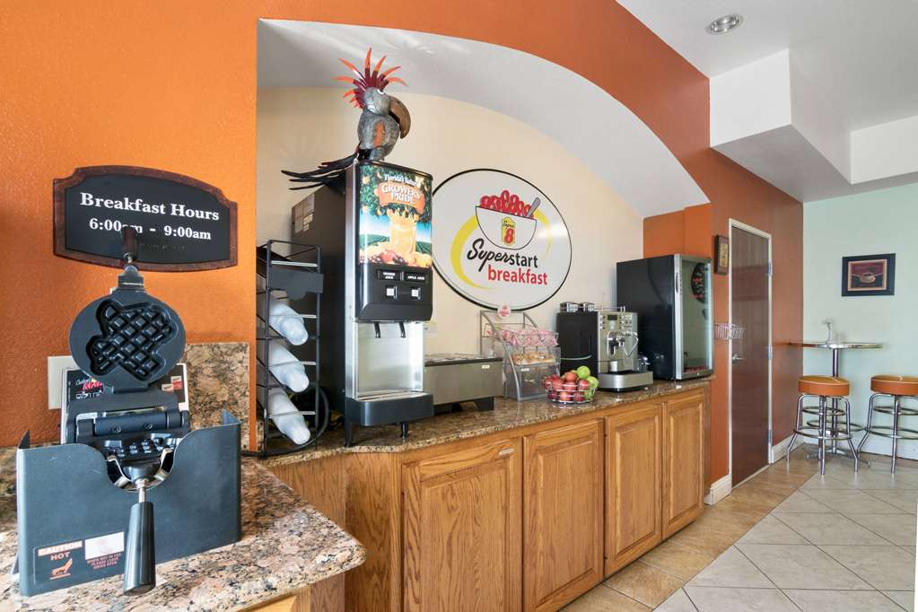 Super 8 by Wyndham Austin Airport South - photo 12