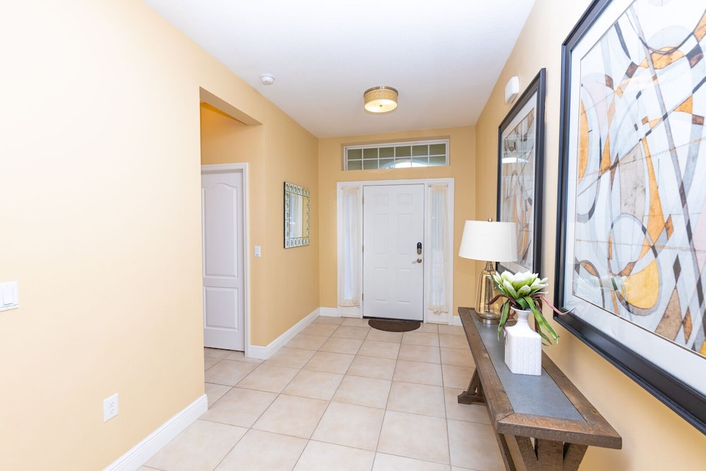 Newly Remodeled 1 story 5 Bed 5 Bath with Pvt Pool Spa And Game Room - photo 10
