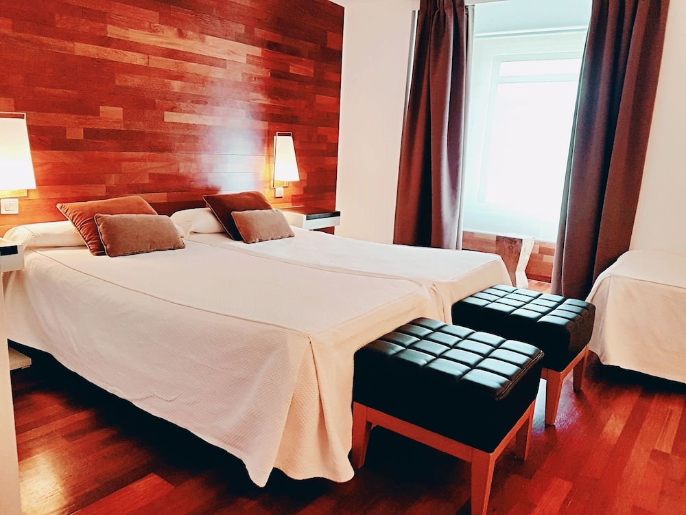 Hospederia San Juan De La Pena — Jaca