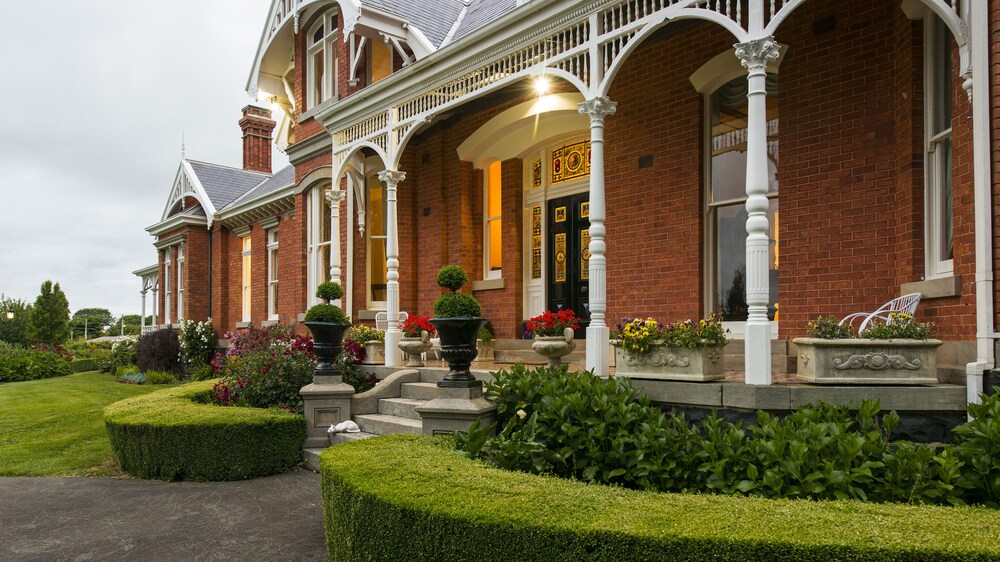 Arcoona Manor — 4-Star Luxury Hotel in Deloraine, Australia
