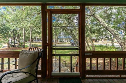 Beach Happy by Oak Island Accommodations - photo 17