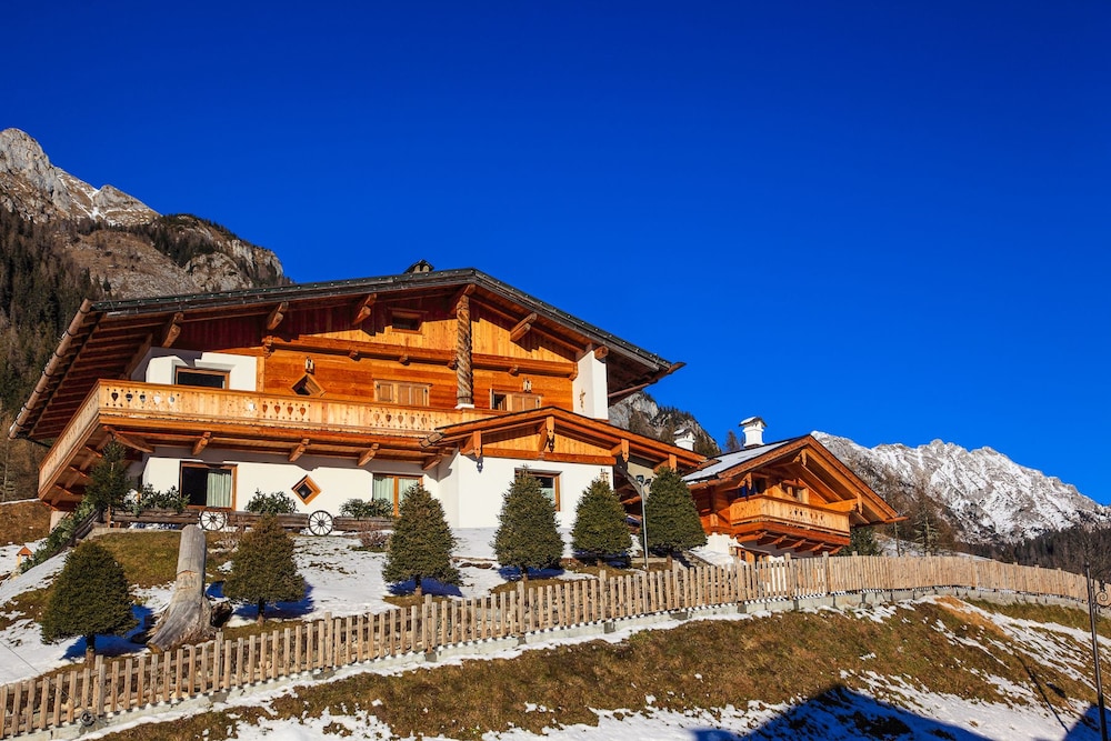 B And B Solder Chalet Dolomiti 9410802 — Sappada