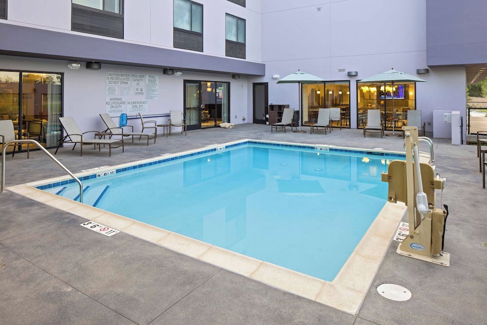 Fairfield Inn & Suites by Marriott San Diego Pacific Beach - photo 25