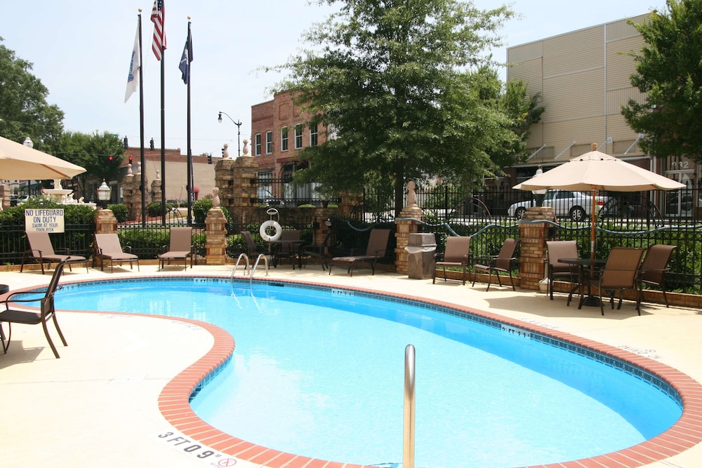Hampton Inn Newberry Opera House - photo 18