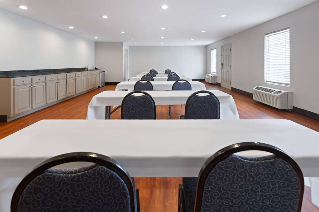 Days Inn by Wyndham Americus - photo 28