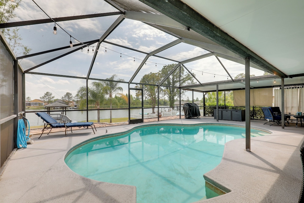 Bright Getaway with Ski Lake 11 Miles to Dtwn Tampa in Brandon, United States