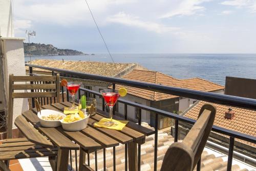 Zina Suite Apartment — 4-Star Luxury Hotel in Giardini-Naxos, Italy