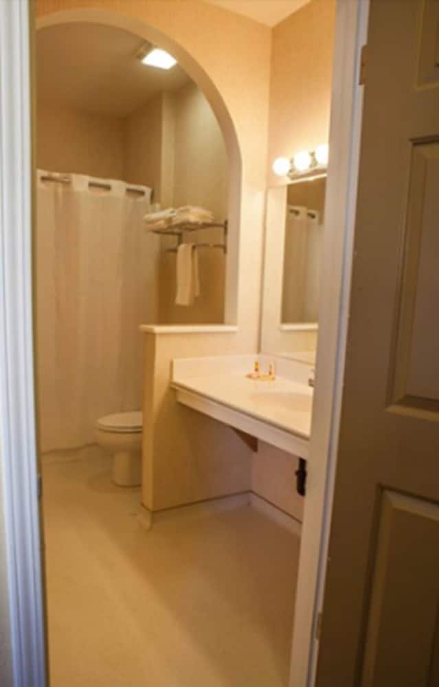 Marinwood Inn & Suites - photo 21