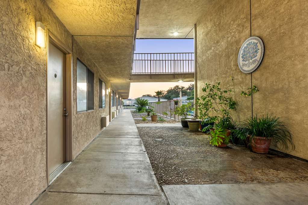 Americas Best Value Inn Lake City - photo 3