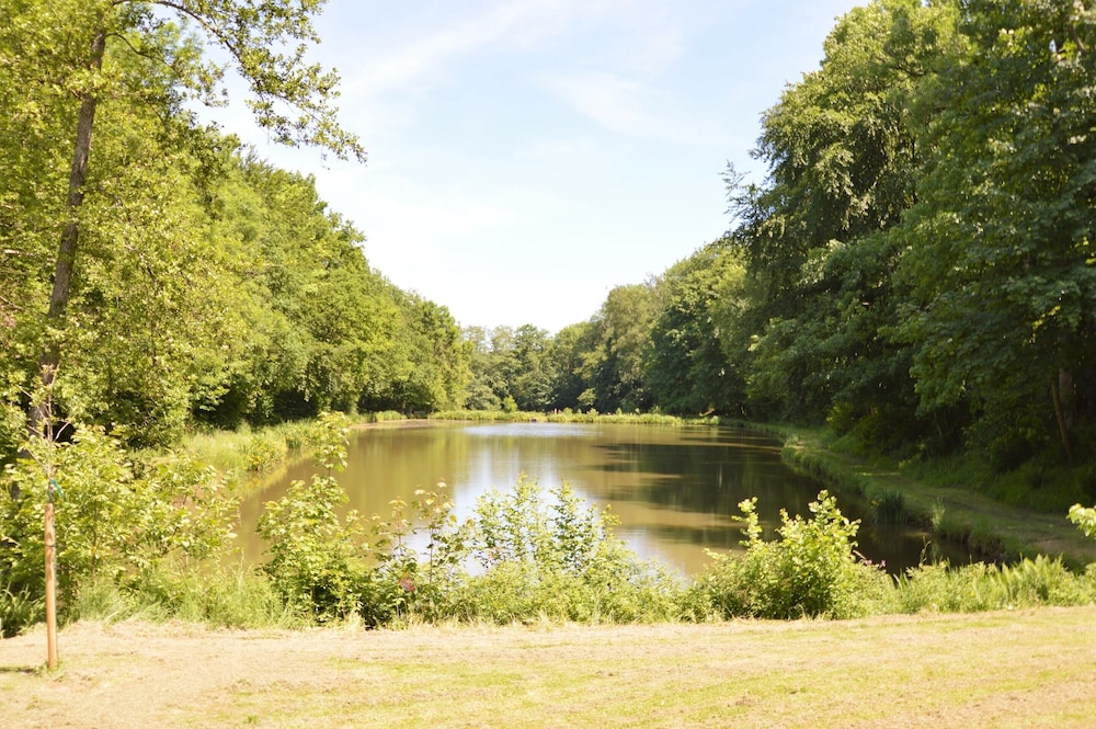 Nature Retreat by the Lakes — 4-Star Luxury Hotel in Florennes, Belgium