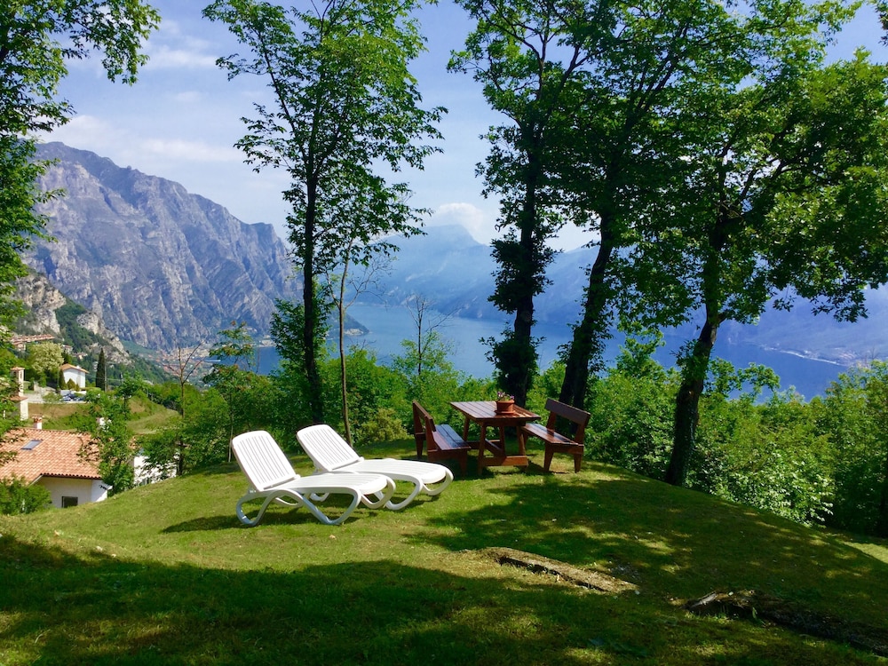 Villa delle Querce — 4-Star Luxury Hotel in Pieve, Italy