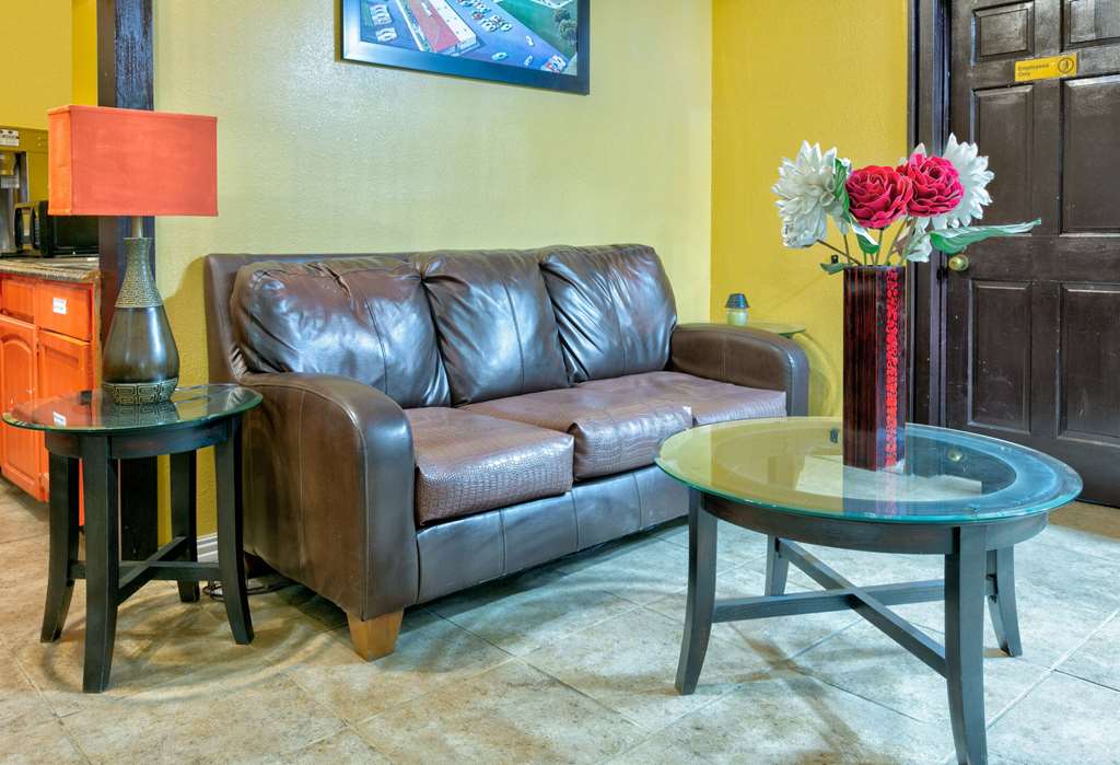 Howard Johnson by Wyndham San Marcos - photo 11