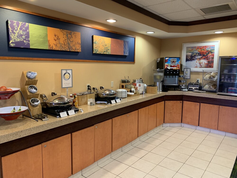 Fairfield Inn and Suites by Marriott Marion - photo 11