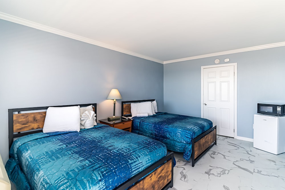 Boardwalk Hotel Charlee & Beach House Rentals - photo 20