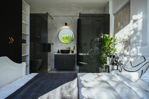 ÁLka Cozy Room by the Sea With Private Hot Tub