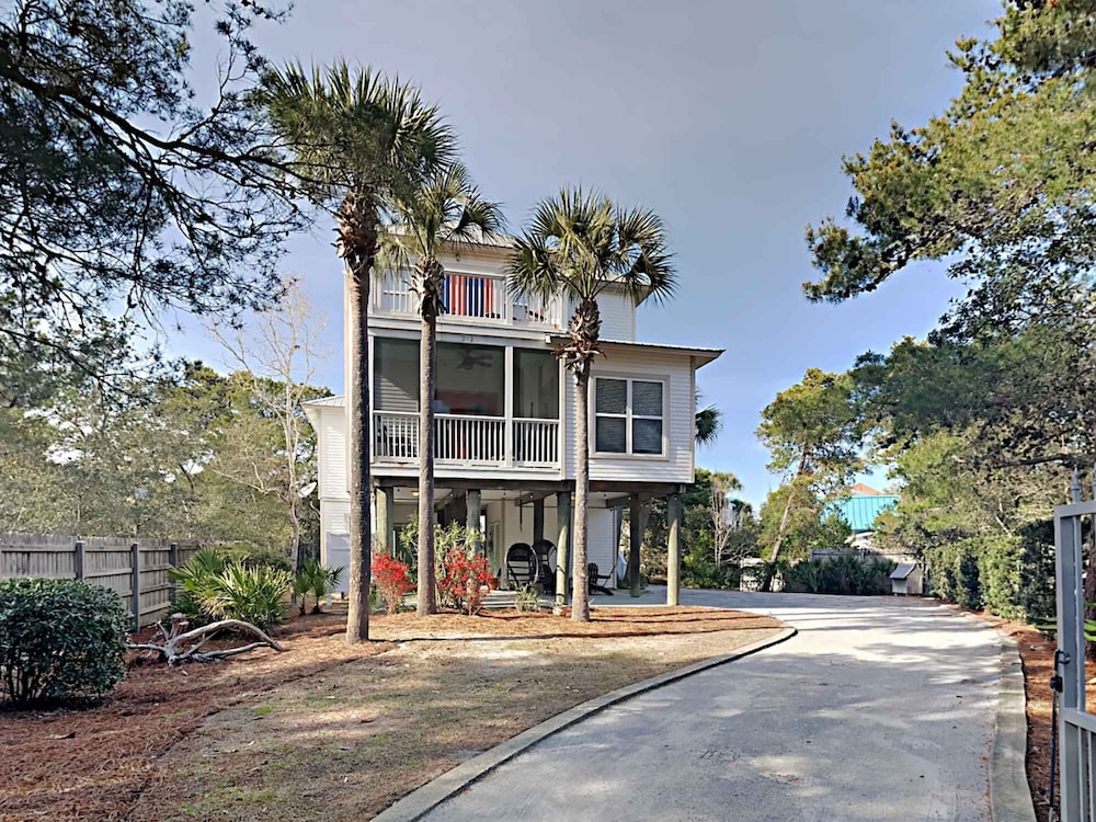 Aloha Sandy Bay — 4-Star Luxury Hotel in Seaside, United States