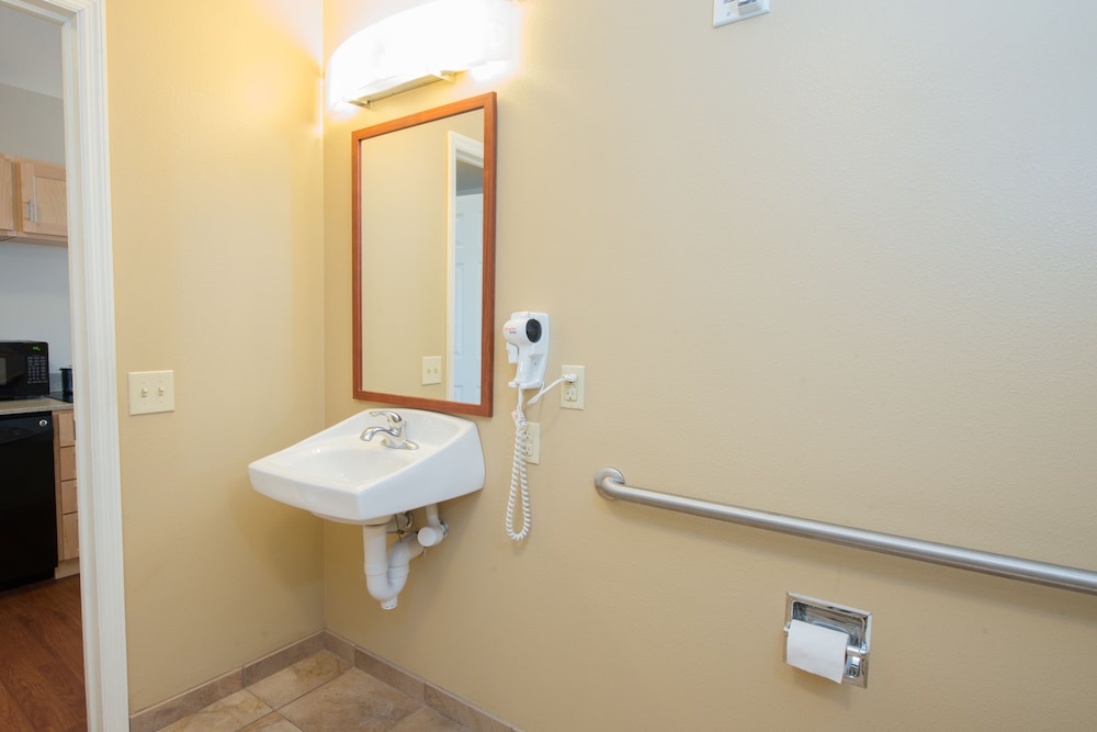 Candlewood Suites Minot by IHG - photo 11