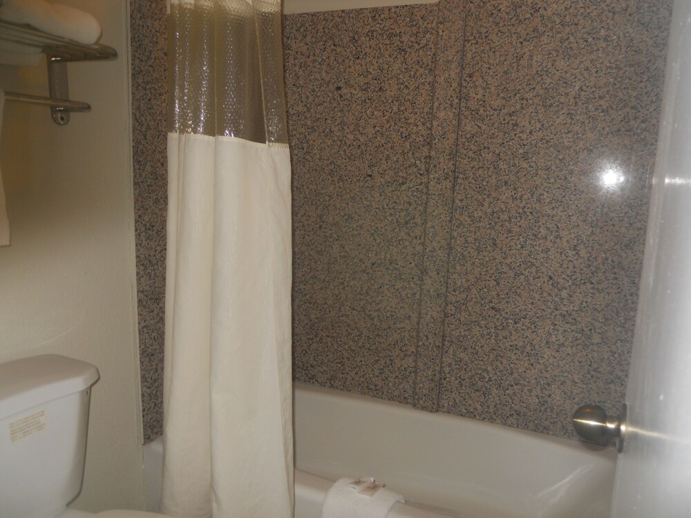 Airport Inn Chattanooga - photo 49