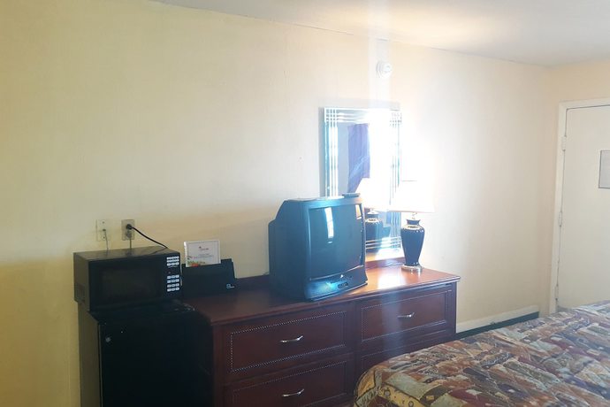 Rest Inn Extended Stay I 40 Airport Wedding & Event Center - photo 16