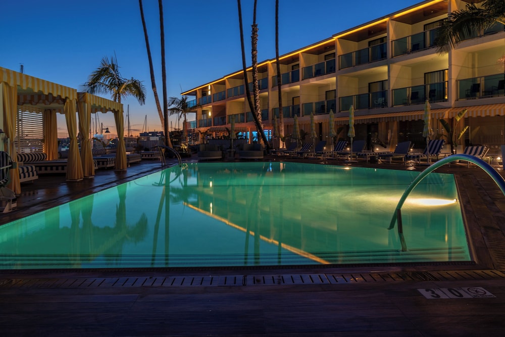 Marina del Rey Hotel - photo 25