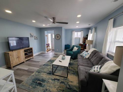 Charlies by the Bay Unit 1 — 4-Star Luxury Hotel in New Baltimore, United States