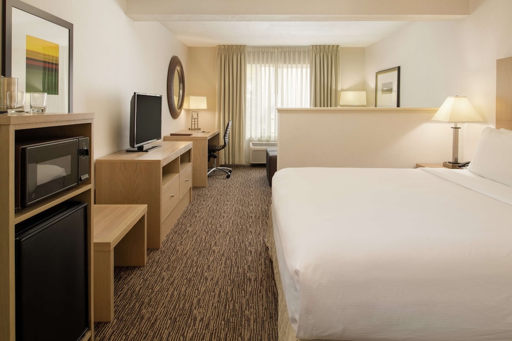 DoubleTree by Hilton Portland Tigard - photo 12