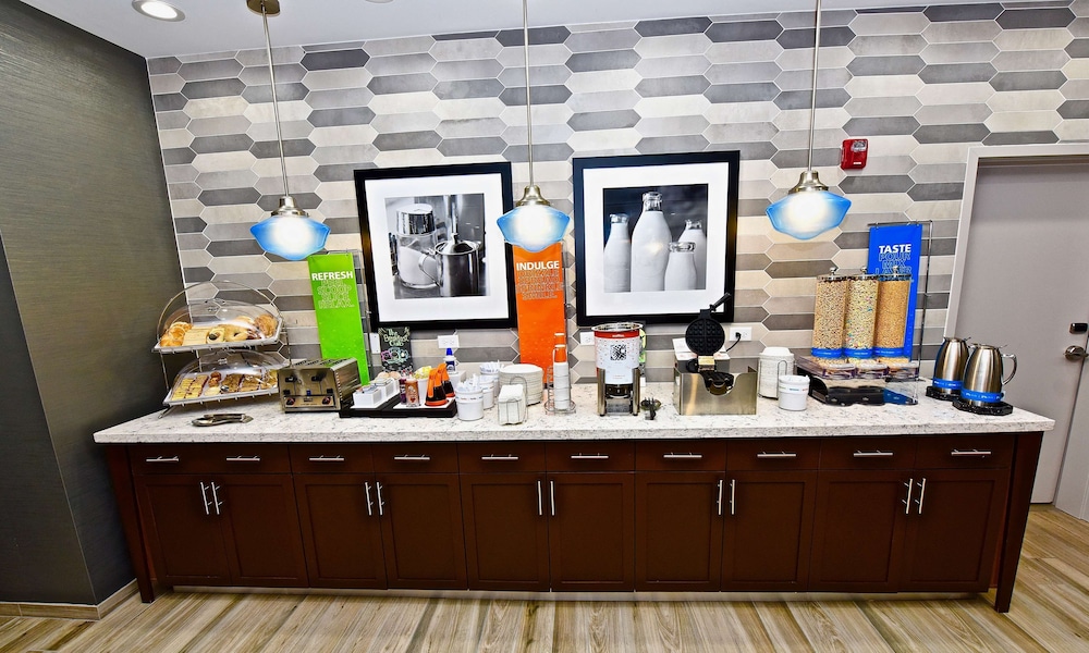 Hampton Inn Kirksville - photo 10