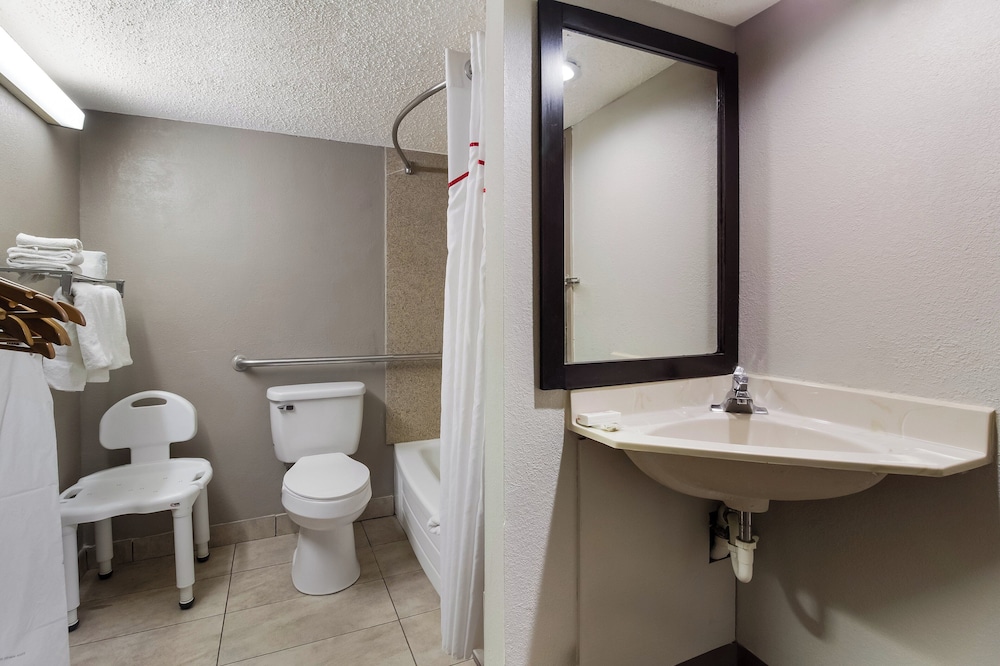 Red Roof Inn New Stanton - photo 24