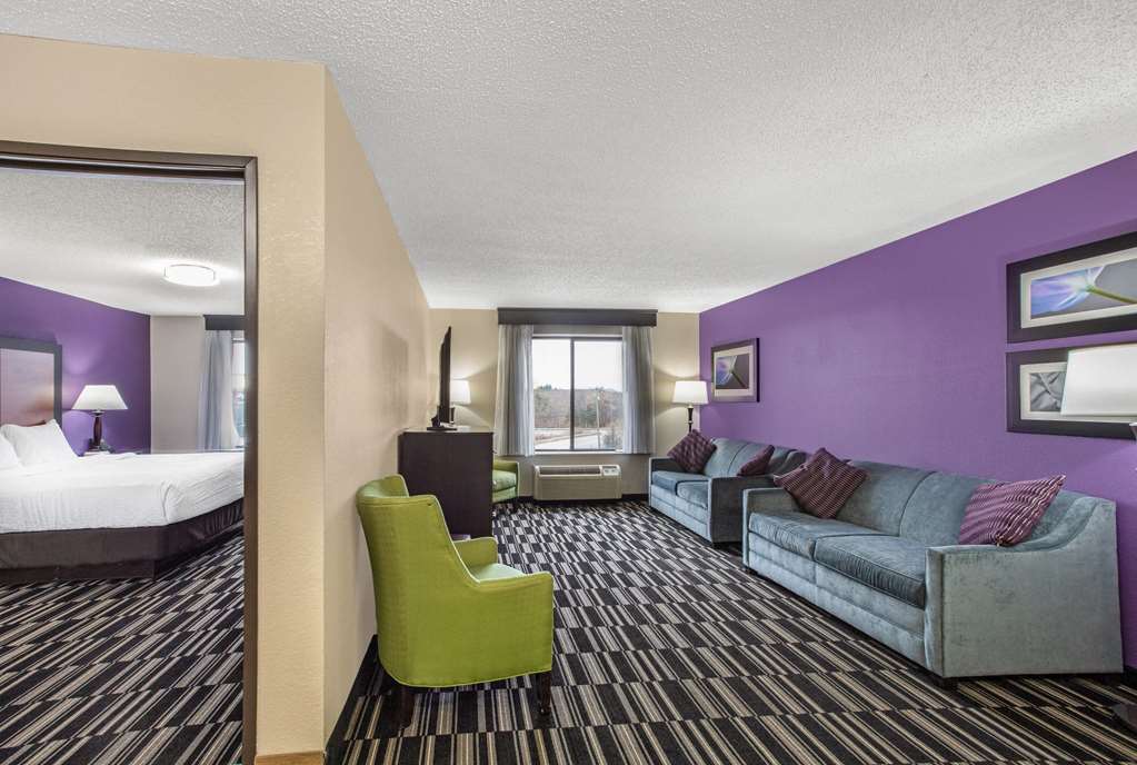 La Quinta Inn & Suites by Wyndham Norwich Plainfield Casino - photo 24