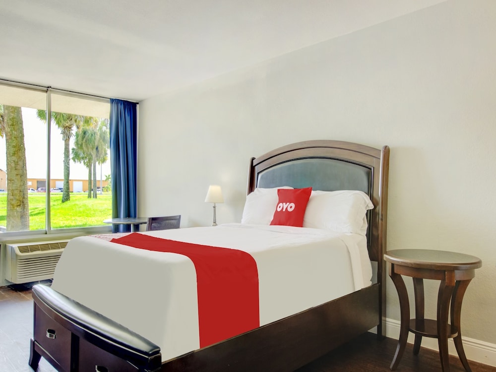 OYO Hotel Dundee By Crystal Lake - photo 10