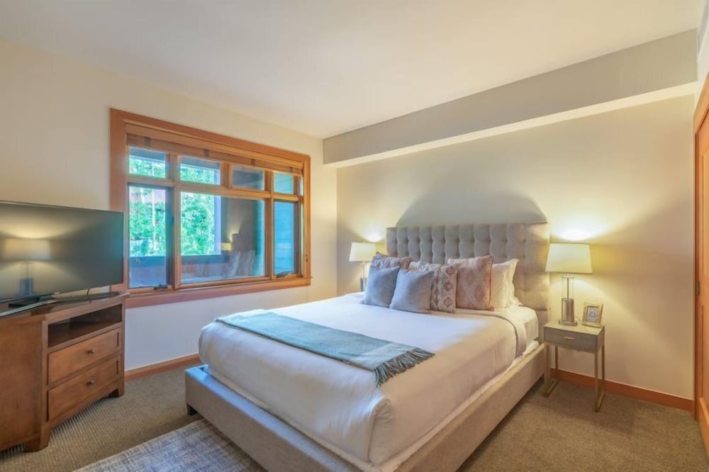 Luxury Ski in Ski out 2 Bedroom Colorado Resort Vacation Rental in the Heart of Snowmass Base Village - photo 53