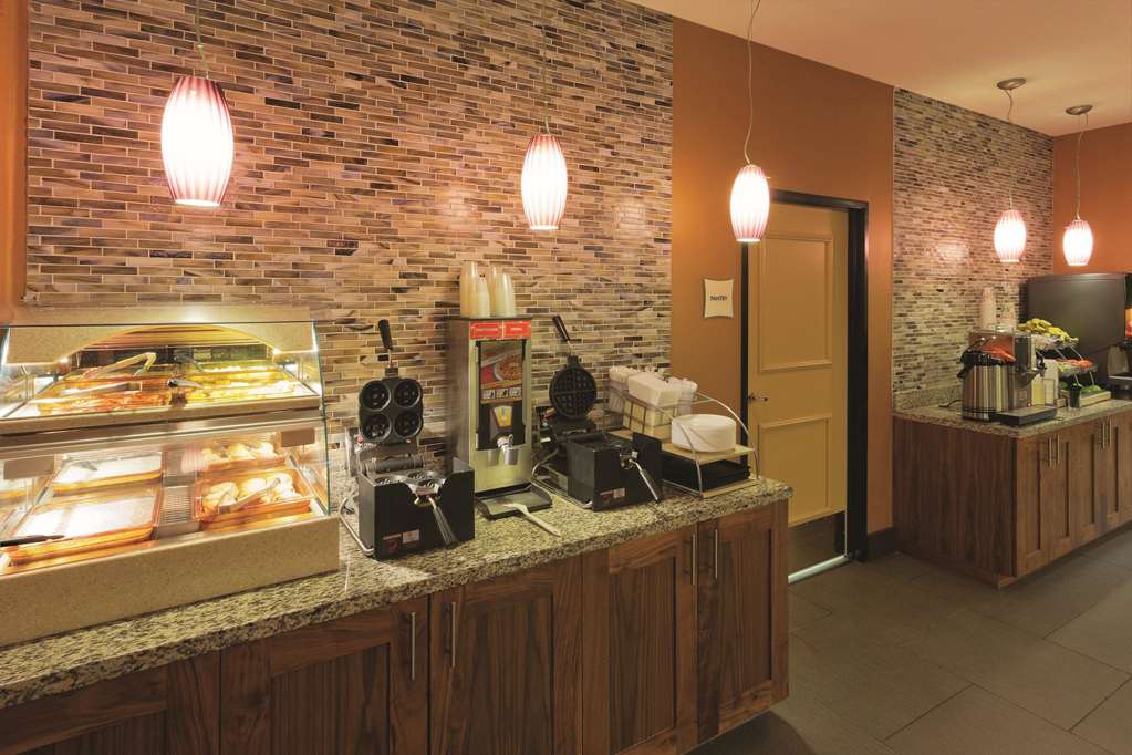 La Quinta Inn & Suites by Wyndham Butte - photo 45