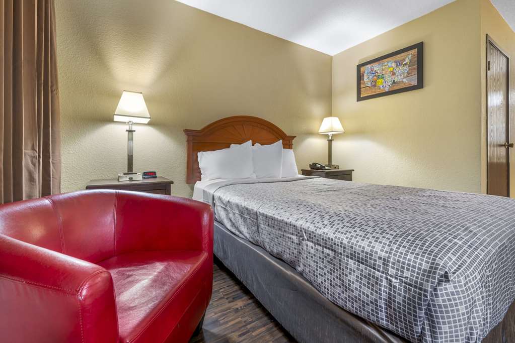 Econo Lodge La Crosse North - photo 9