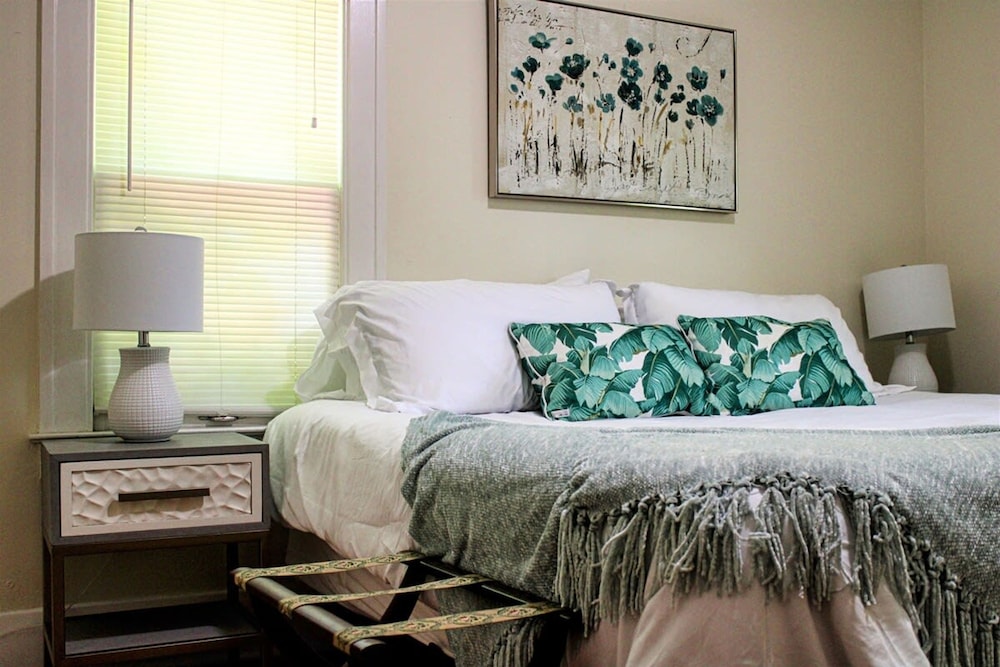 Glamorous Green Beauty in the Heart of University District 15min to Downtown - photo 22
