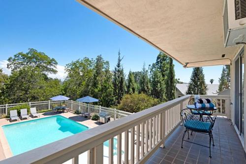 Charming 2 Room La Mesa Casita w Pool BBQ & Yard — 4-Star Luxury Hotel in La Mesa, United States