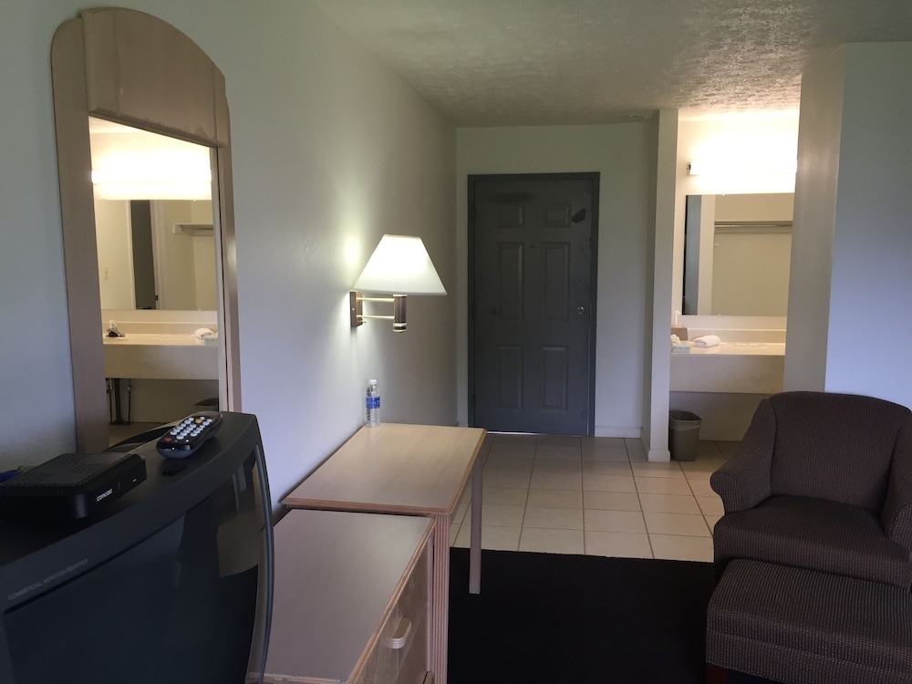 Economy Inn Lafayette - photo 2
