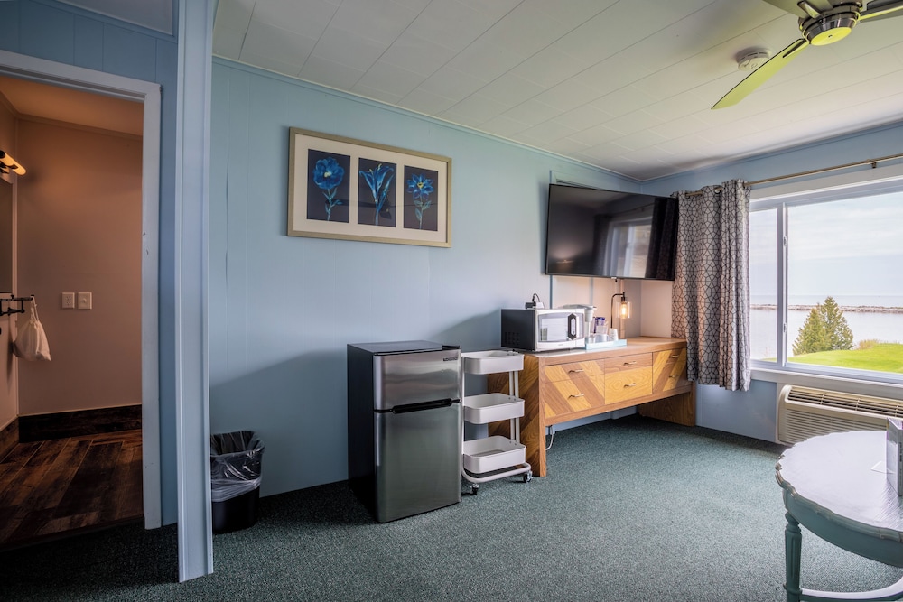 Beachfront Inn - photo 47