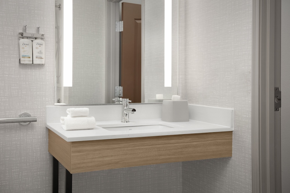 Holiday Inn Express Hotel & Suites DFW West Hurst by IHG - photo 20