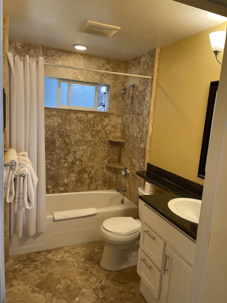Sea Breeze Inn And Cottages - photo 59