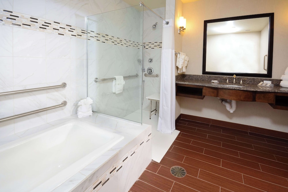 Hilton Garden Inn Greensboro Airport - photo 40