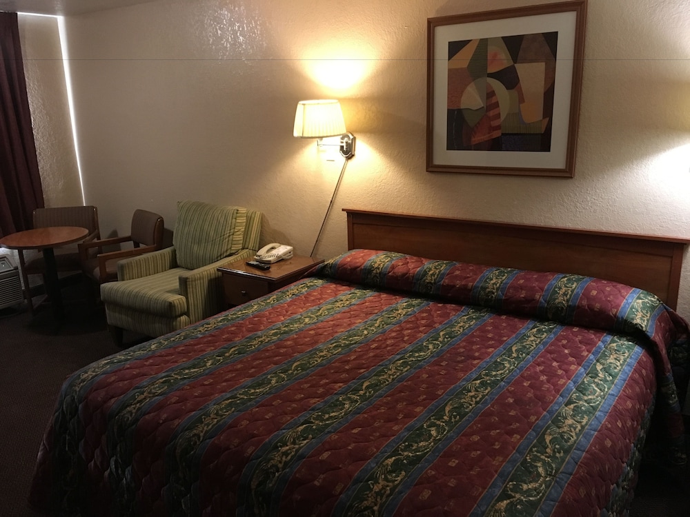 Premier Inns Metro Center - photo 9