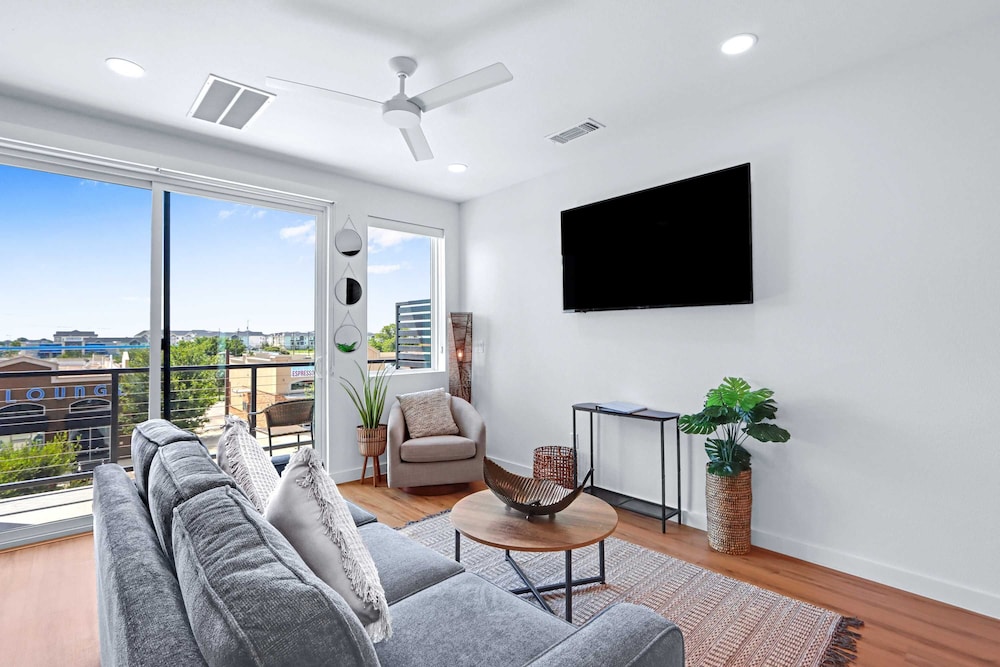Modern Hill Country Condo for 4 w Resort Perks - photo 8