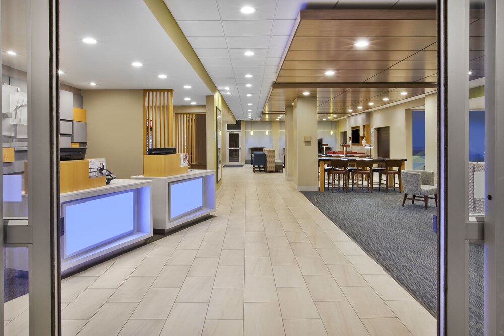 Holiday Inn Express & Suites Parkersburg East by IHG - photo 37