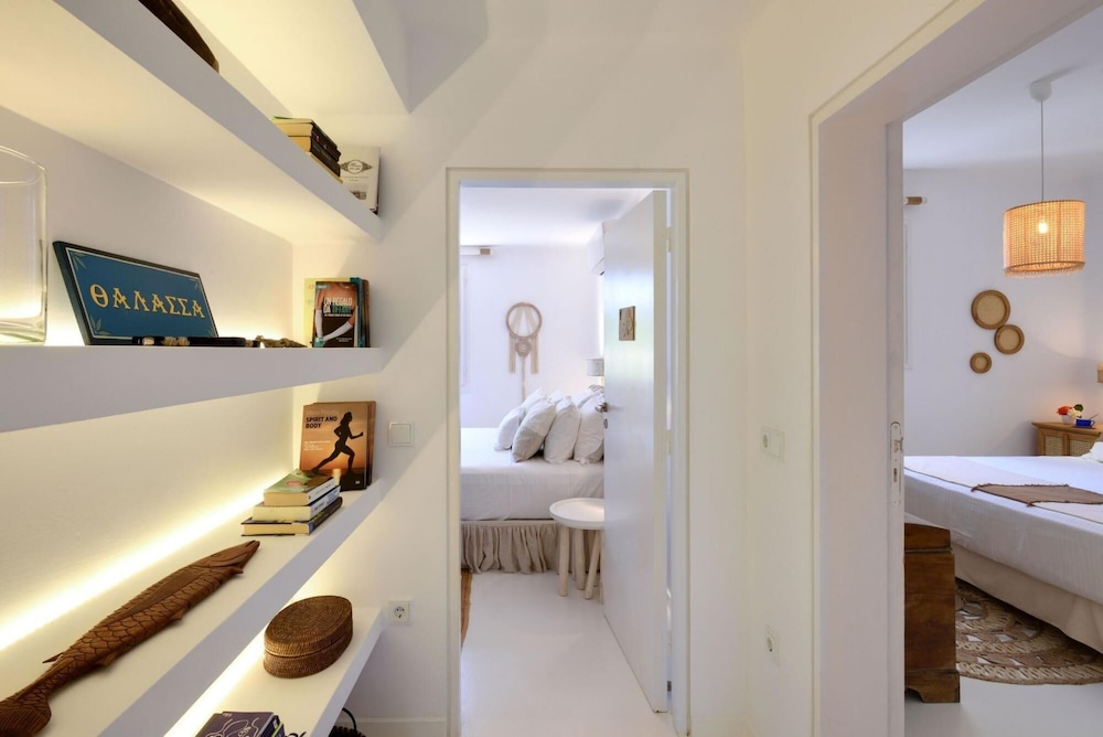Executive Paros Villa Villa Agia Thalassa Beachfront Sea Views Private Pool Kostos Damouli — 4-Star Luxury Hotel in Paros, Greece