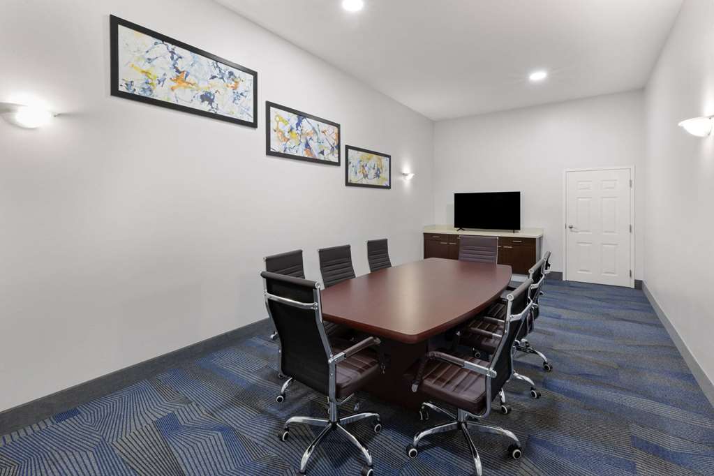 La Quinta Inn & Suites by Wyndham Angleton - photo 50