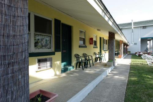 The Buckingham Motel Adults only - photo 21