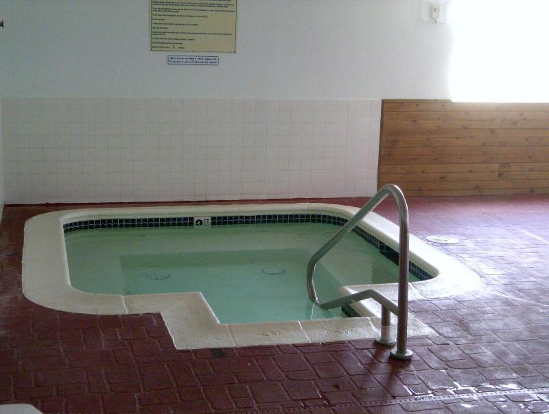 Capri Inn and Suites of Beatrice - photo 31
