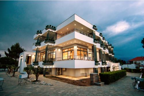 Hotel Golden Sun in Pyrgetos, Greece