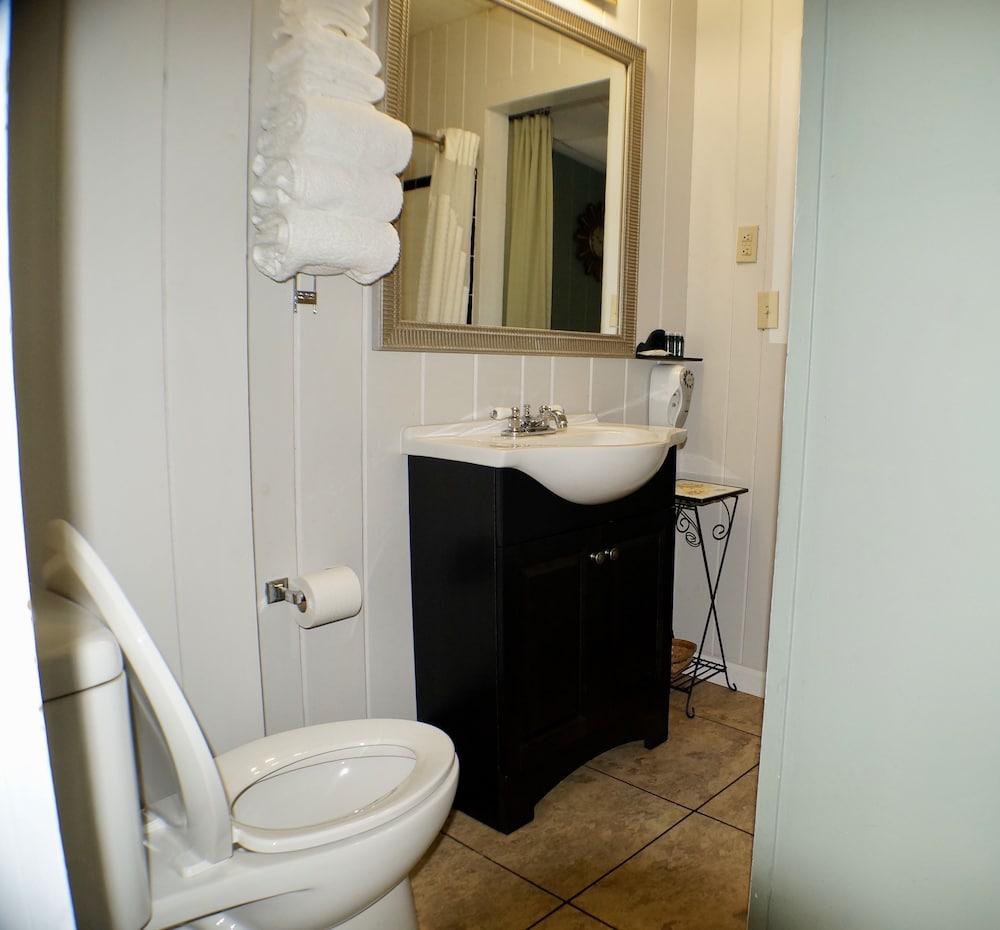 CedarWood Inn - photo 37